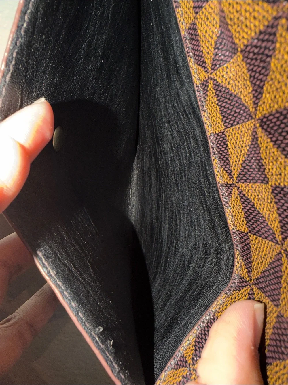 Source Unknown compact wristlet